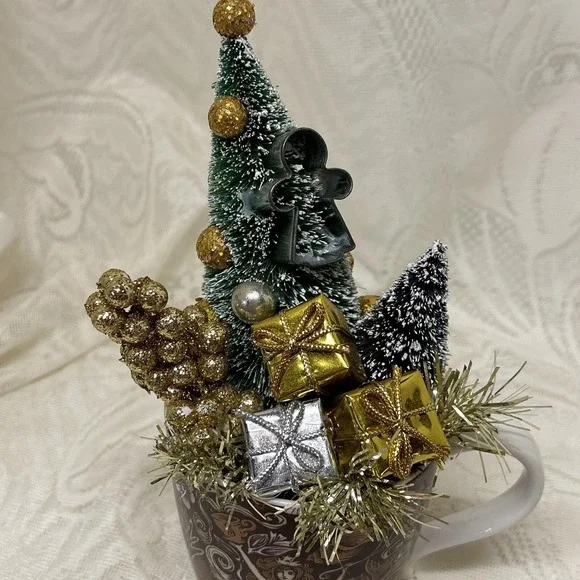 Vintage Starbucks Mermaid Mug With Christmas Tree Assemblage Display Gift - Picture 5 of 10
